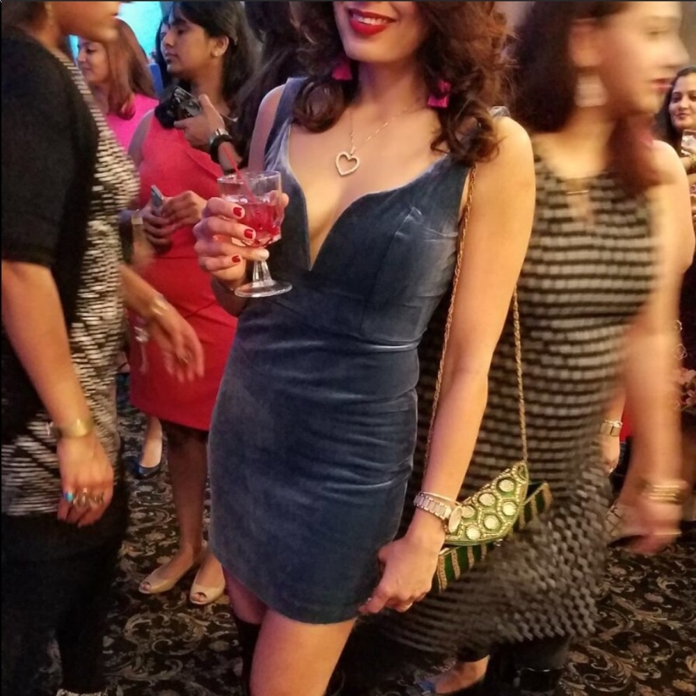 Express velvet deep v dress - Picture 3 of 6